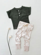 Load image into Gallery viewer, Organic Cotton Footie Cuff Leggings - Daisy Bloom
